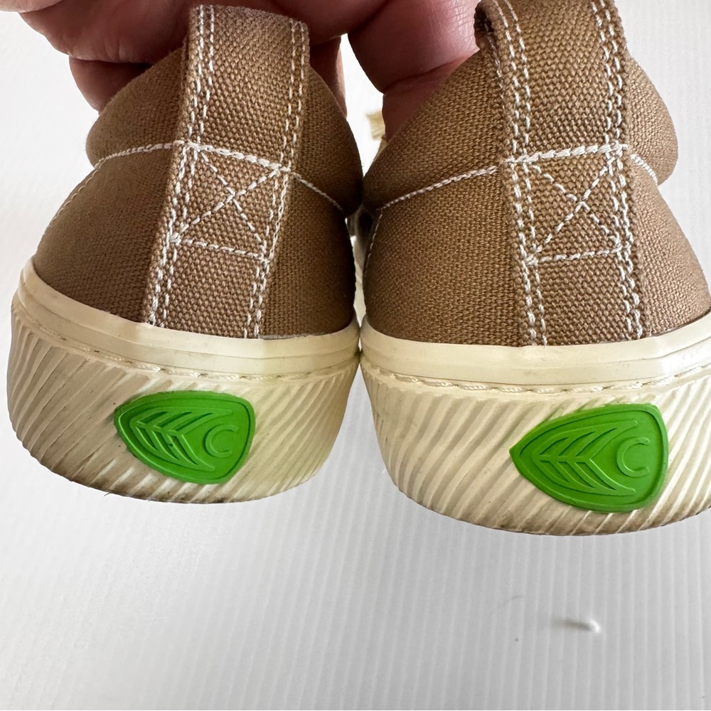 Cariuma OCA Low Sand Canvas Sneakers size 8 - Picture 7 of 10